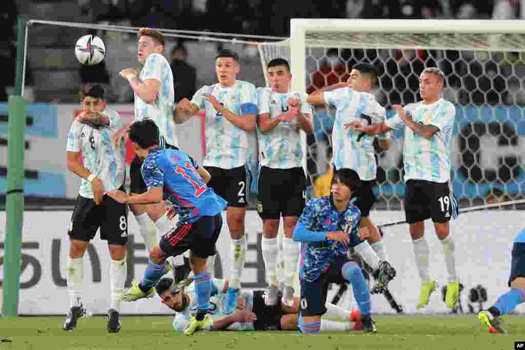 مسابقه دوستانه بین تیم‌های زیر ۲۴ سال فوتبال ژاپن و آرژانتین در توکیو برگزار شد. آرژانتین بازی را یک بر صفر برد. 