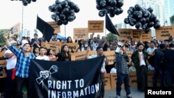 Myanmar press freedom advocates and youth activists hold a demonstration demanding the freedom of two jailed Reuters journalists Wa Lone and Kyaw Soe Oo in Yangon, Myanmar, Sept. 16, 2018. 