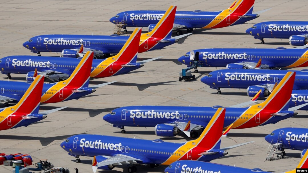 Archivo - Aviones Boeing 737 MAX 8, de Southwest Airlines, estacionados en el aeropuerto de Victorville, en Victorville, California.