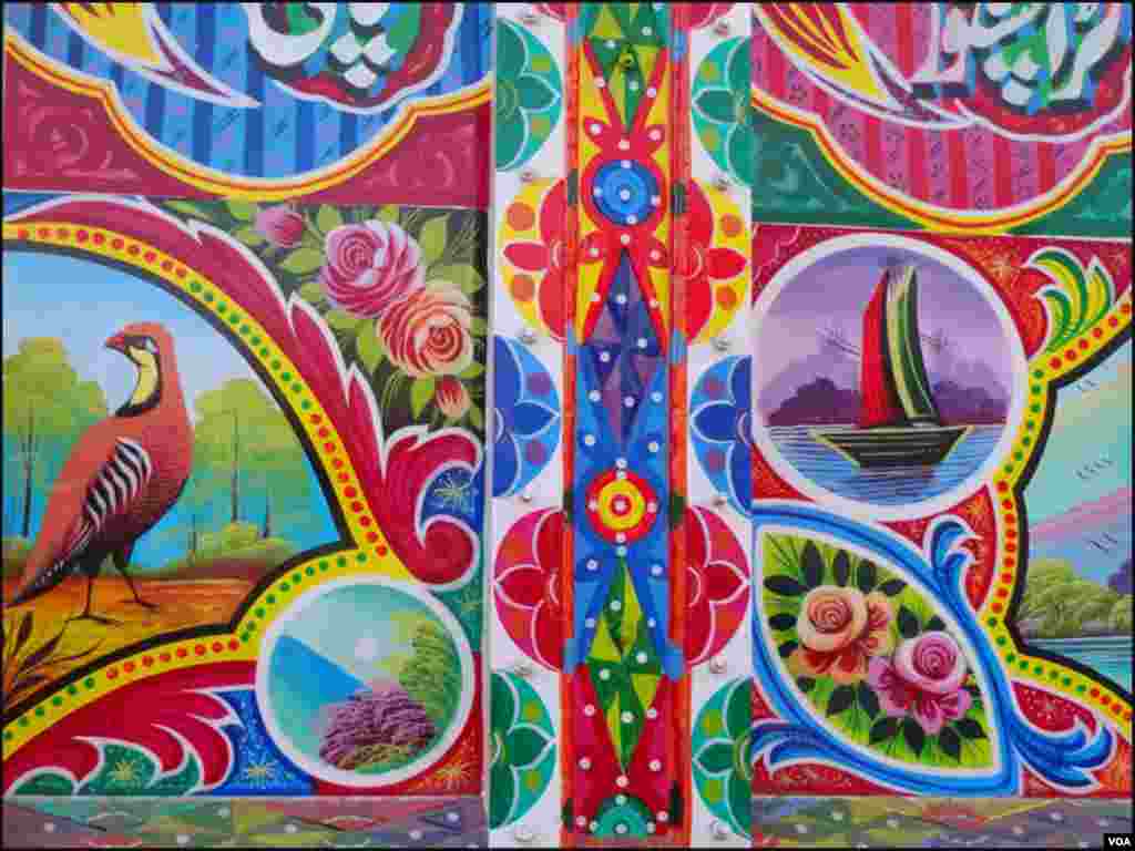 خوب صورت رنگوں کی مدد سے بنائے گئے ٹرک آرٹ کے نمونے