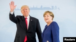អ្នកស្រី​អធិការបតី Angela Merkel ជួប​លោក​ប្រធានាធិបតី​ត្រាំ​នៅ​ល្ងាចមុនថ្ងៃកិច្ចប្រជុំកំពូល G-20 នៅទីក្រុង​ Hamburg​ ប្រទេស​អាល្លឺម៉ង់កាល​ពីថ្ងៃទី០៦ កក្កដា ២០១៧។