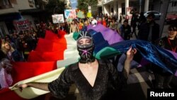 ARHIVA - Učesnici parade ponosa u Crmoj Gori (Foto: RojtersStevo Vasiljevic)