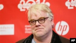 Aktor Philip Seymour Hoffman, yang kematiannya pada Minggu (2/2) karena overdosis narkoba, memunculkan kembali perhatian terhadap isu kecanduan. (AP/Danny Moloshok)