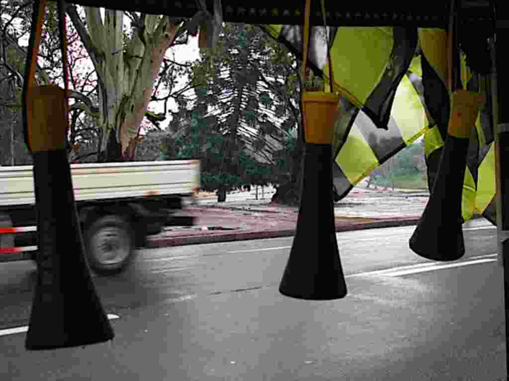 Las vuvuzelas "manya" están a la venta en Montevideo, inspiradas en las vuvuzelas sudafricanas.
