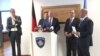 Konferencija za medije posle susreta poslanika Bundestaga Petera Bauera i Kristijana Šmita sa premijerom Kosova Ramušom Haradinajem 