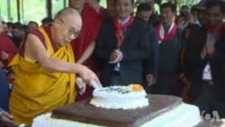 ལ་དཱགས་མི་དམངས་དང་བོད་མིས་སྐུའི་འཁྲུངས་སྐར་དུས་ཆེན་ལ་བརྟན་བཞུགས་བསྟར་འབུལ་ཞུས་པ།