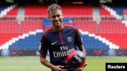 Neymar Jr en conférence de presse à Paris, France, le 4 août 2017.