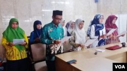 Jaringan ulama perempuan membacakan seriuan moral di Masjid Istiglal, Jakarta, hari Kamis 1/3. (Foto: VOA/Fathiyah)