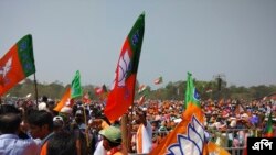 কলকাতায় পশ্চিমবঙ্গ রাজ্য নির্বাচনের আগে একটি সমাবেশে সমবেত হয়েছেন ভারতীয় জনতা পার্টির (বিজেপি) সমর্থকরা। ৭ মার্চ ২০২১। 