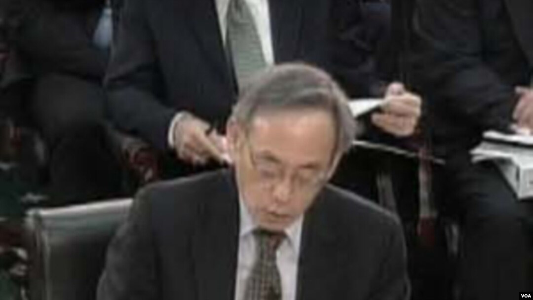 Menteri Energi AS Steven Chu menyampaikan keterangannya dalam sidang dengar pendapat di Kongres AS, Rabu (16/3).