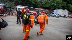 Tim SAR tiba di tambang batu bara di Kotamadya Chongqing, China barat daya, 27 September 2020. Sedikitnya 10 orang tewas dan enam hilang setelah kecelakaan tambang batu bara di Kota Pingdingshan, di China tengah, pada 12 Januari 2024. (Foto: Ilustrasi via AP)