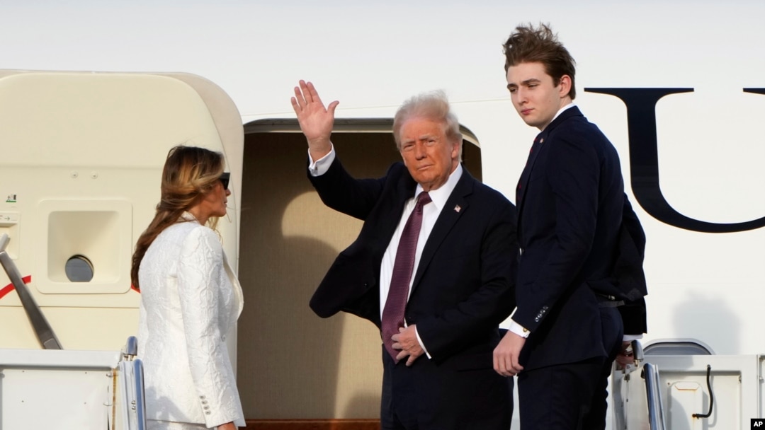 Доналд Трамп вели дека е реизбран со „невиден и моќен мандат“ од американските гласачи. Трамп тргнува на пат кон Вашингтон, заедно со сопругата Меланија и синот Барон.