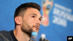 Hugo Lloris répond à une question lors d'une conférence de presse, à the Kazan, Russie, le 15 juin 2018. 