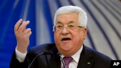 Presiden Palestina Mahmoud Abbas berbicara setelah pertemuan para pemimpin Palestina di kota Ramallah, Tepi Barat, 22 Januari 2020. (Foto: AP)