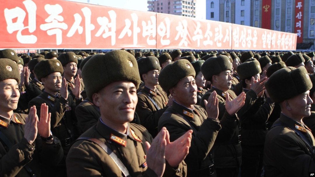 北韓上星期進行核試驗後軍人拍手以示慶祝。