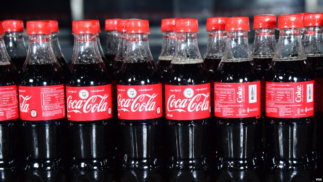 Coca Cola melaporkan penurunan penjualannya hingga 4 persen di Amerika utara (foto: dok). 