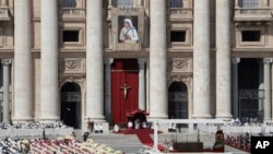 Cérémonie de canonisation de Mère Teresa à la Basilique Saint-Pierre, au Vatican, le 4 septembre 2016.