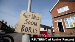 Ucapan cepat sembuh untuk Perdana Menteri Inggris Boris Johnson sementara virus corona terus mewabah di Inggris, 9 April 2020. 