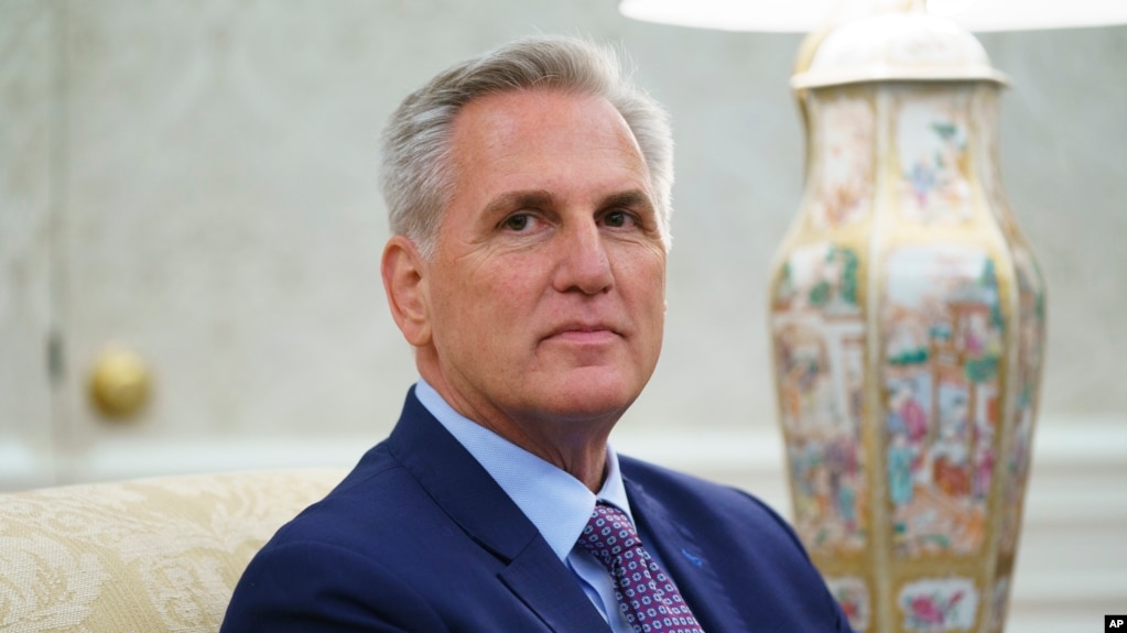 McCarthy, negociatorët janë ‘më afër një marrëveshjeje’ për krizën e borxhit, por ende nuk ka marrëveshje