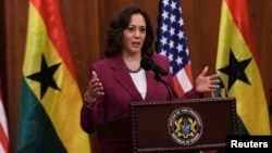 La vice-présidente américaine Kamala Harris s'adresse à la presse à Accra, au Ghana, le 27 mars 2023.