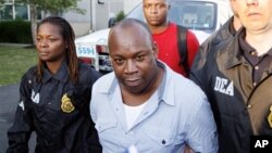 Američki agenti privode Kristofera Kouka