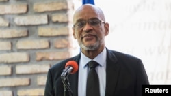 Le Premier ministre haïtien Ariel Henry assiste à la cérémonie de signature de l'« Accord politique pour une gouvernance pacifique et efficace de la période intérimaire » avec l'opposition, à Port-au-Prince, le 11 septembre 2021.