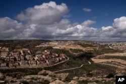 FILE - Pemukiman Yahudi di Tepi Barat, Efrat, Kamis, 10 Maret 2022. (Maya Alleruzzo/AP)