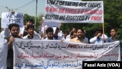 زده کوونکي وايي په پاکستان کې د خپلو افغان سفارتکارو سره هم  په تماس کې دي، خو ټوله خبره يې د پوهنتون سره تړلې ده.
