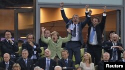 Angela Merkel et Wolfgang Niersbach, président de la DFB, lors du match Allemagne-Grèce de l'Euro-2012 (22 juin).