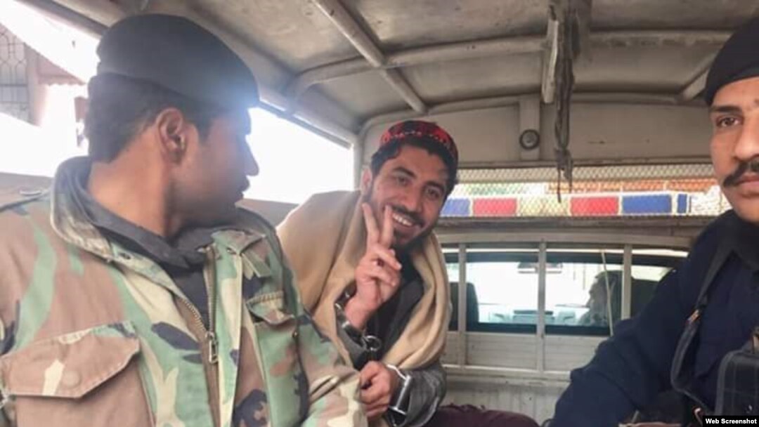 د اېمنسټي انېټرنېشنل کلیز رپورټ د شورو، چهارشنبې، په ورځ په داسې حال کې جاري شوی دی چې د شهري او پښتونو د حقونو دپاره کارکونکي تنظیم پشتون ژغورنې غورځنگ مشر منظور پشتین پولیس د ریاست خلاف د خبرو په الزام گرفتار کړی دی