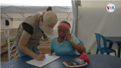 Migrantes venezolanos son asistidos en centros de atención temporales en Cúcuta. Están diseñados para los más vulnerables, que reciben atención médica, alimentos y alojamiento. [Foto: Hugo Echeverry y Heider Logatto/VOA]