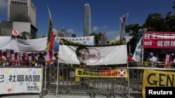 Para demonstran di depan gedung Dewan Legislatif Hong Kong (18/6). 