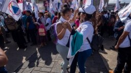 Simpatizantes del Movimiento para la Liberación del Pueblo (MLP) de Guatemala en un acto de fin de campaña presidencial en la Ciudad de Guatemala, el 22 de junio de 2023.