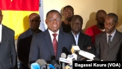 Le Camerounais Maurice Kamto annonce sa victoire à la présidentielle camerounaise en conférence de presse à Yaoundé, le 8 octobre 2018. (VOA/Bagassi Koura)