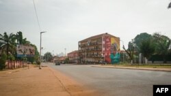 Une rue vide de Bissau, quelques jours après ce qui est présenté par les autorités comme un coup d'État.