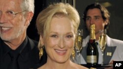 Celebrando a vitória. Meryl Streep, melhor actriz do ano.