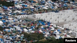 Une vue aérienne sur un camp de Calais, plus communément appelé la "Jungle", France, le 14 août 2016.