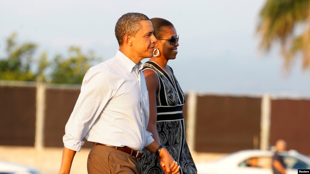 President Amerika Barack Obama dan ibu negara Michelle Obama di Hawaii (2012)