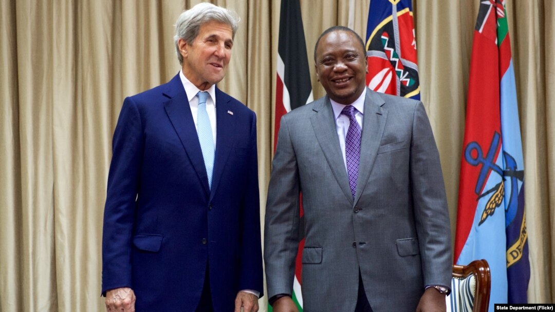 U.S. Secretary of State John Kerry stands with Kenyan President Uhuru Kenyatta before a bilateral meeting, at State House in Nairobi, Kenya, August 22, 2016.