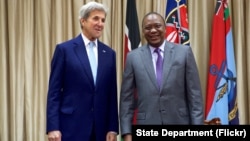 U.S. Secretary of State John Kerry stands with Kenyan President Uhuru Kenyatta before a bilateral meeting, at State House in Nairobi, Kenya, August 22, 2016.