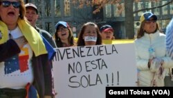 Cientos de venezolanos protestaron en Washington el pasado fin de semana, ahora el Departamento de Estado anunció la expulsión de tres diplomáticos venezolanos de la capital de EE.UU.