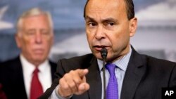 El representante demócrata por Illinois, Luis Gutiérrez, dijo que si Obama se va de la presidencia sin hacer más por proteger a los soñadores, echaría a perder sus logros.