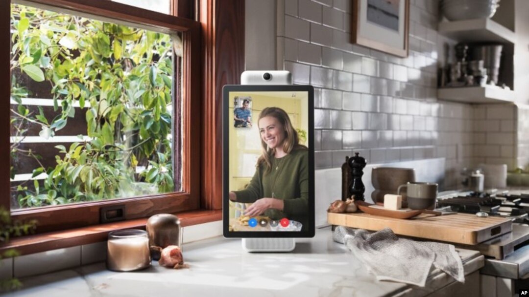Facebook meluncurkan "Portal", perangkat chatting video hari Senin (8/10). 