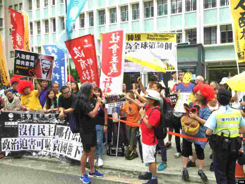 香港多个团体9月3日游行抗议政治检控抗争者。 （美国之音记者海彦拍摄）