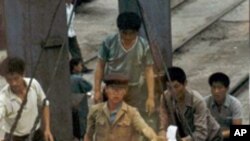 1997년 북한에 전달되는 구호식량 (자료사진)