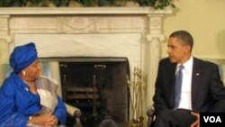 Presiden Obama saat menerima Presiden Liberia Ellen Johnson Sirleaf di Gedung Putih, 27 May 2010.