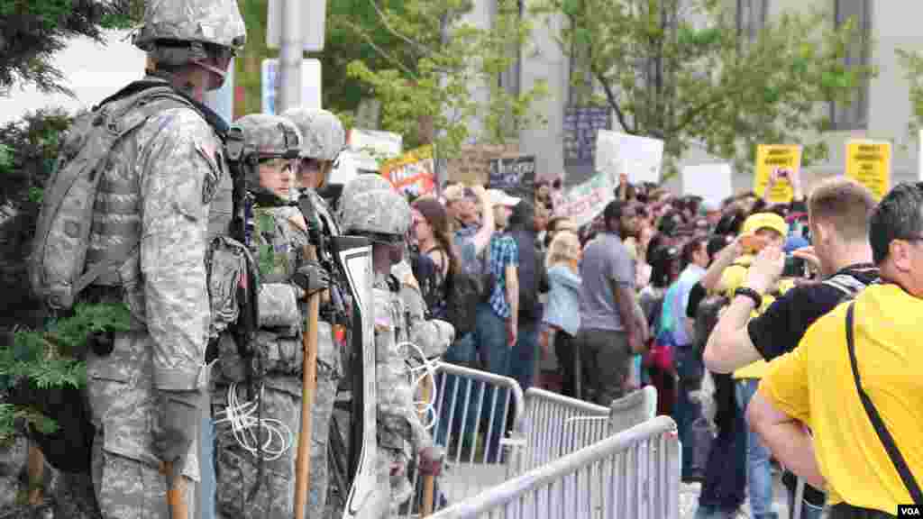 Ana zanga-zanga a birnin Baltimore, Maryland, Afrilu 30, 2015. (Victoria Macchi/VOA News)