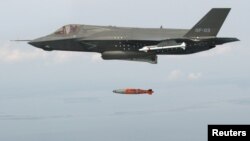 BF-3, salah satu jenis pesawat tempur F-35, saat uji coba di Sungai Patuxent, Maryland, awal 2012. (Reuters/Andy Wolfe/Lockheed Martin)