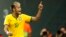 Neymar celebra su segundo gol durante el juego que Brasil ganó a Camerún, 4-1.
