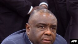 Jean-Pierre Bemba, yahoze arongoye umuhari w'abarwanyi, ku kibuga c'indege Kinshasa kw'itariki ya 1/08/2018.